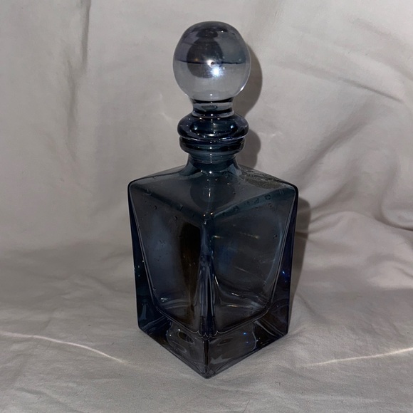 Elegant Blue Glass Decanter - Picture 2 of 3